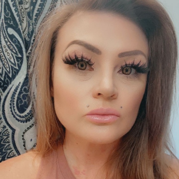 Meet your Posher, Nicolette 🌺 - Picture 6 of 8